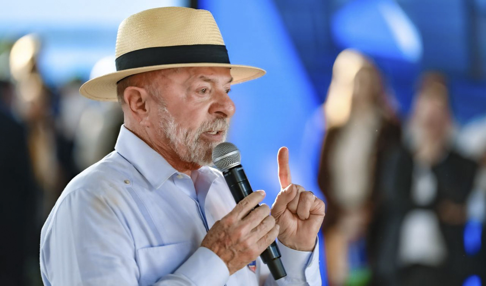 Lula confirma candidatura e sela coligação ampla pela reeleição