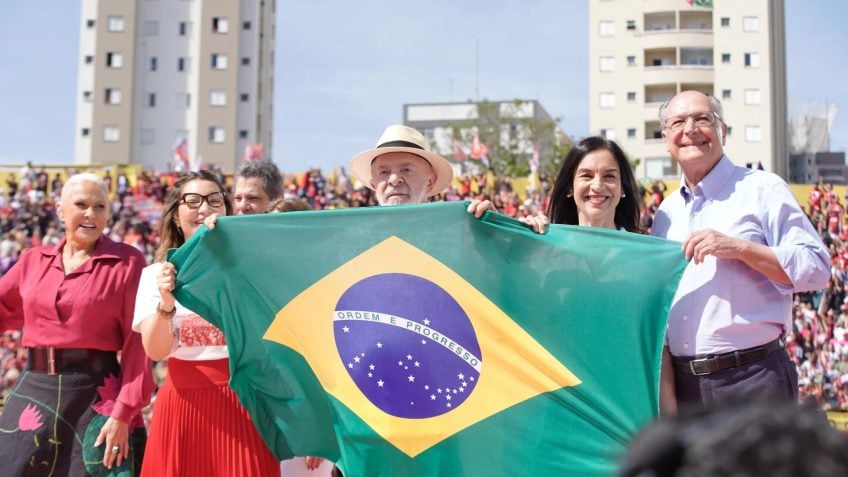 Campanha de Lula começa com ato no Estádio 1º de Maio