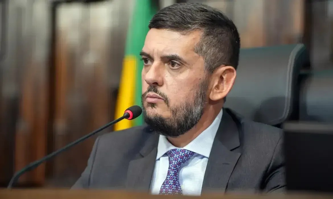 Moraes aceita denúncia e transforma Bacellar em réu por vazamento