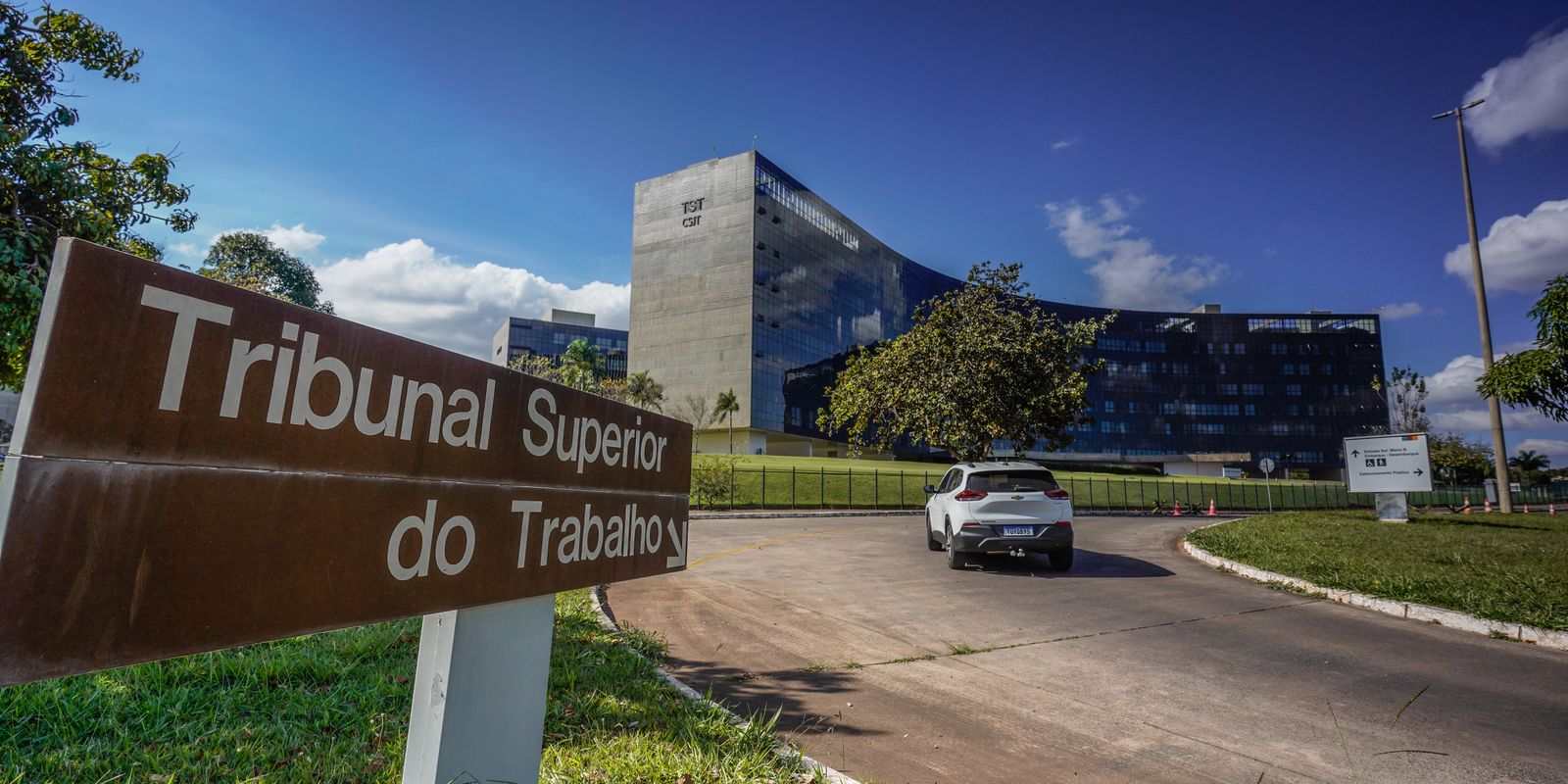 Patrão que exige voto pode responder na Justiça; entenda seus direitos