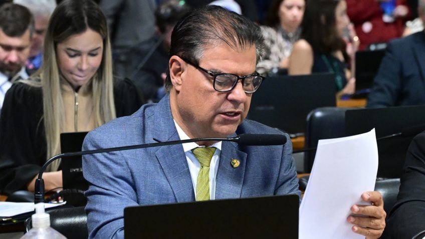 Piso de R$13.662 para médicos e dentistas terá transição de 3 anos