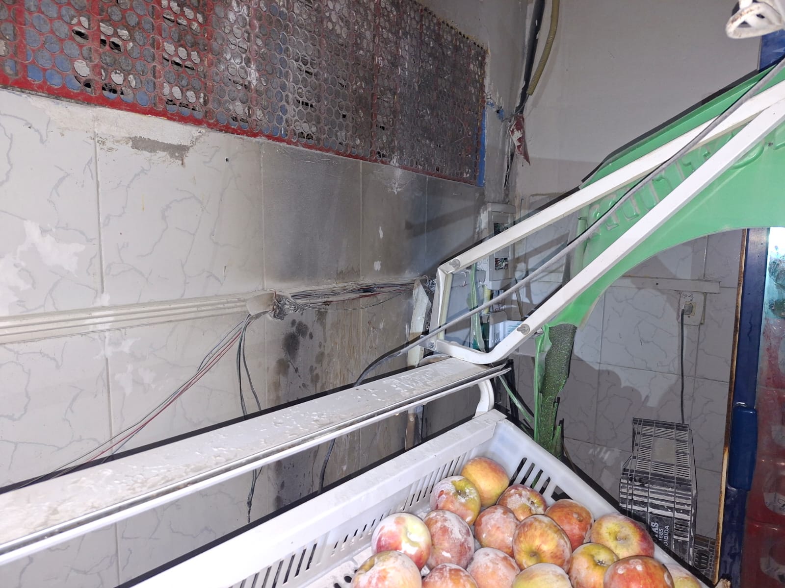 Proprietários controlam incêndio em mercadinho no Conjunto João Alves