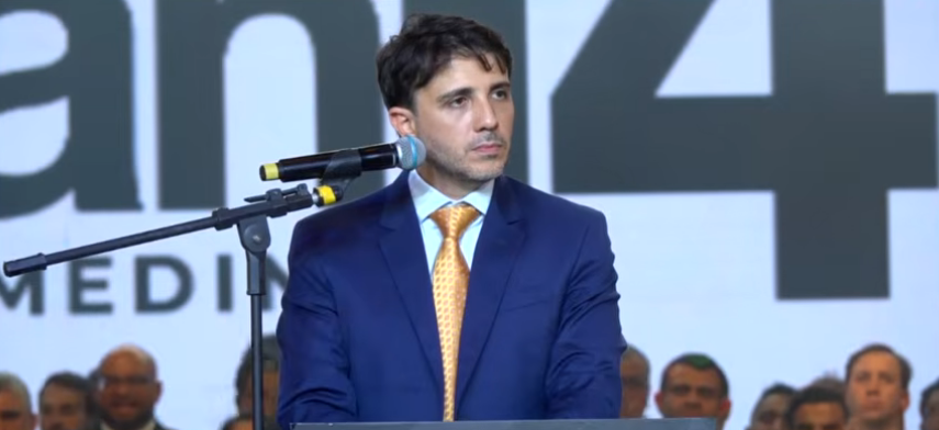 Renan Santos declara R$ 795 mil em patrimônio ao TSE para eleições de 2026