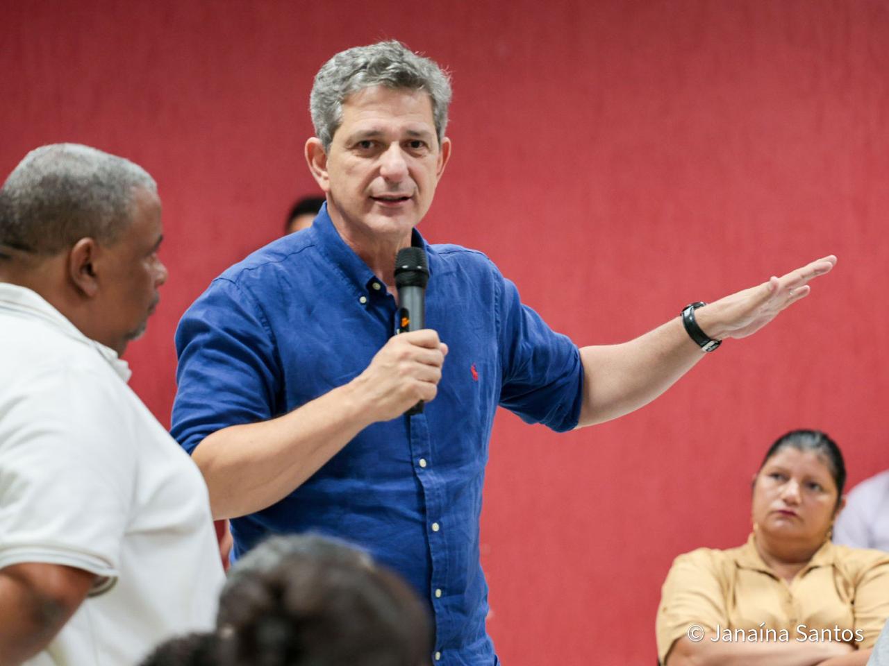 Rogério Carvalho lidera repasses para Sergipe e responde ao vivo