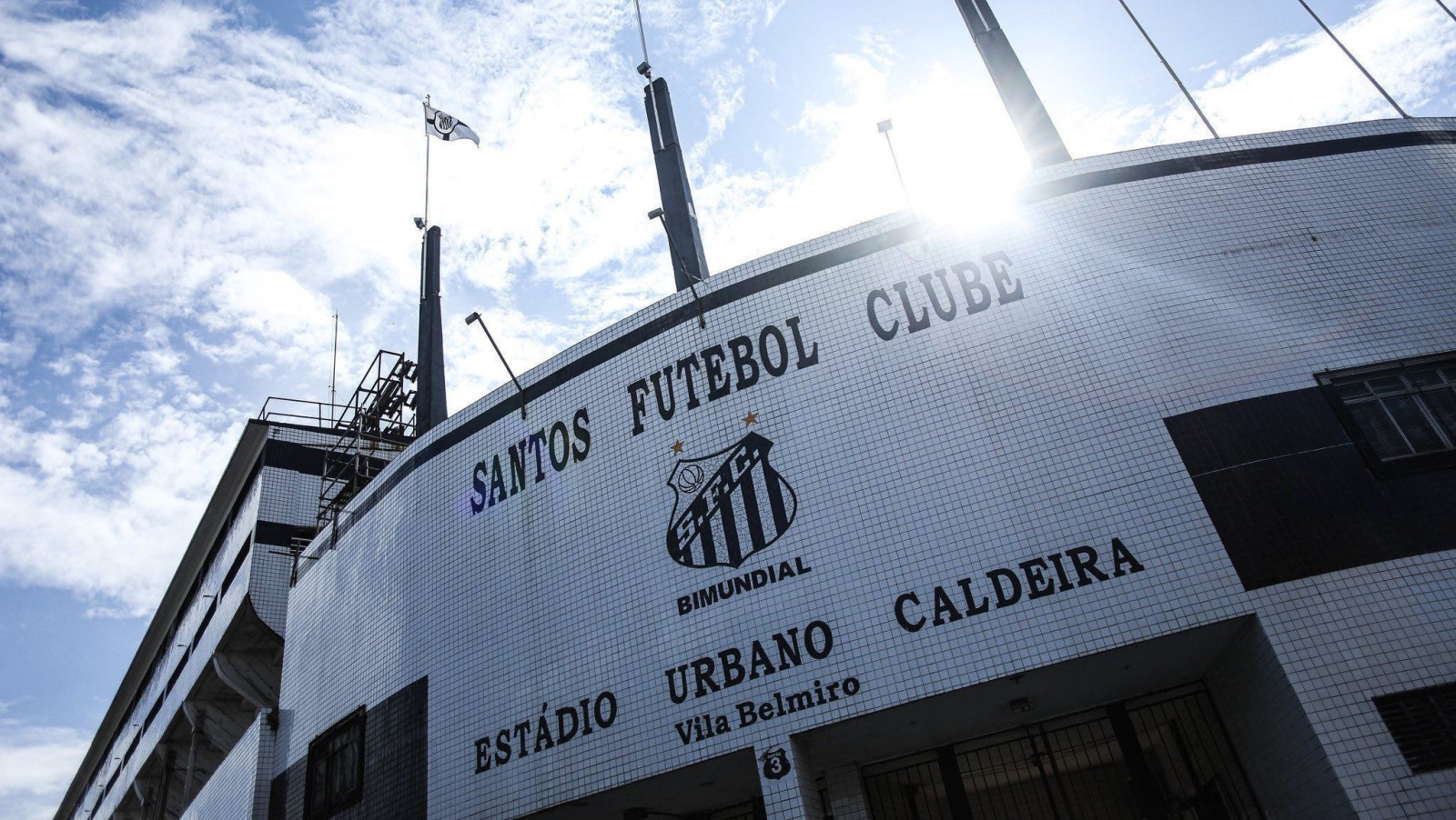 Santos busca vitória contra Athletico-PR para escapar do rebaixamento