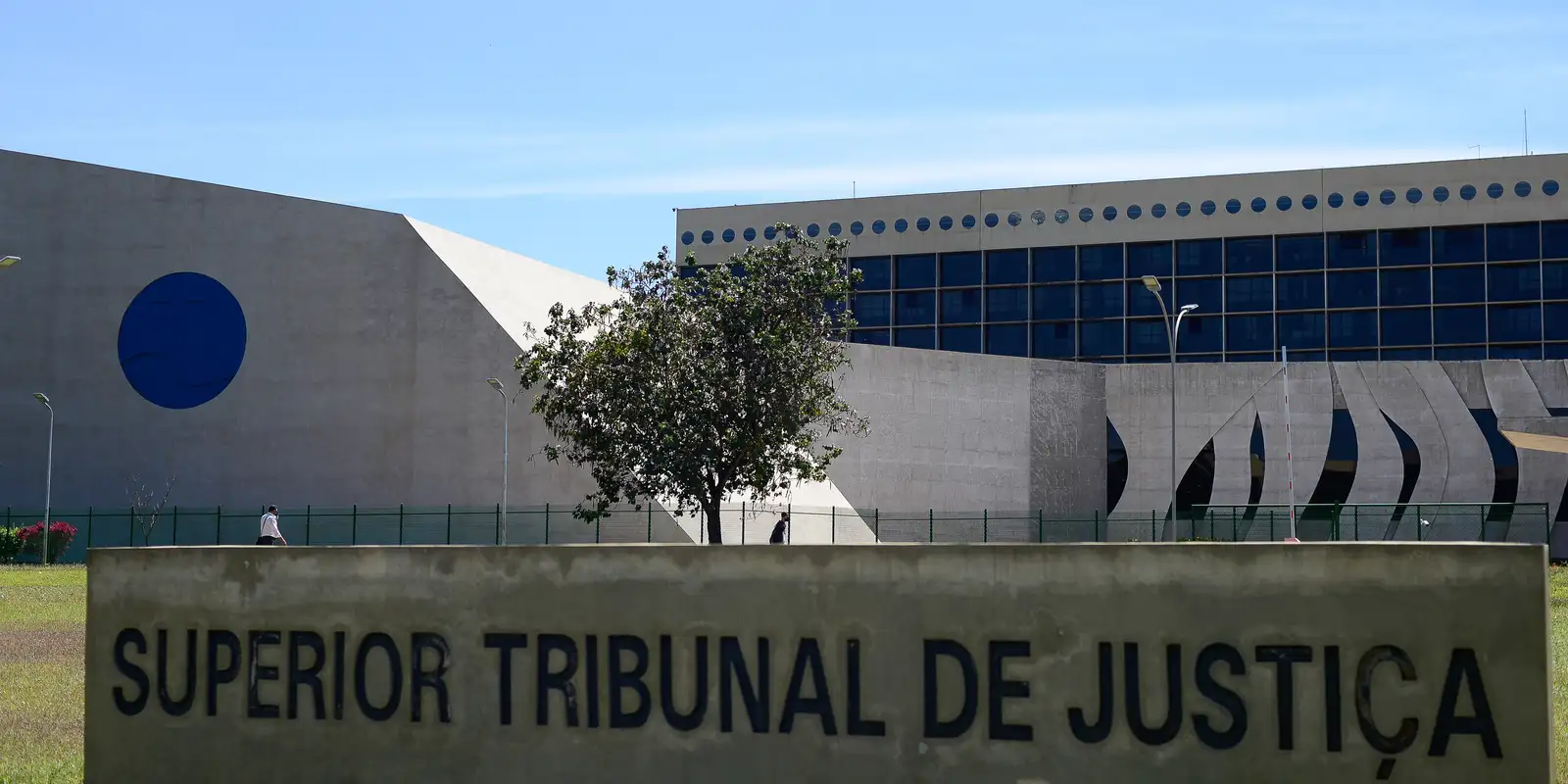 STJ retira cargo do ministro Marco Buzzi após condenação por crimes sexuais