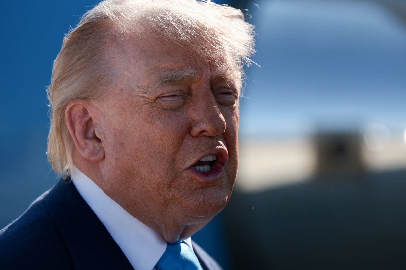 Trump diz negociar discretamente com Irã e ameaça apertar sanções