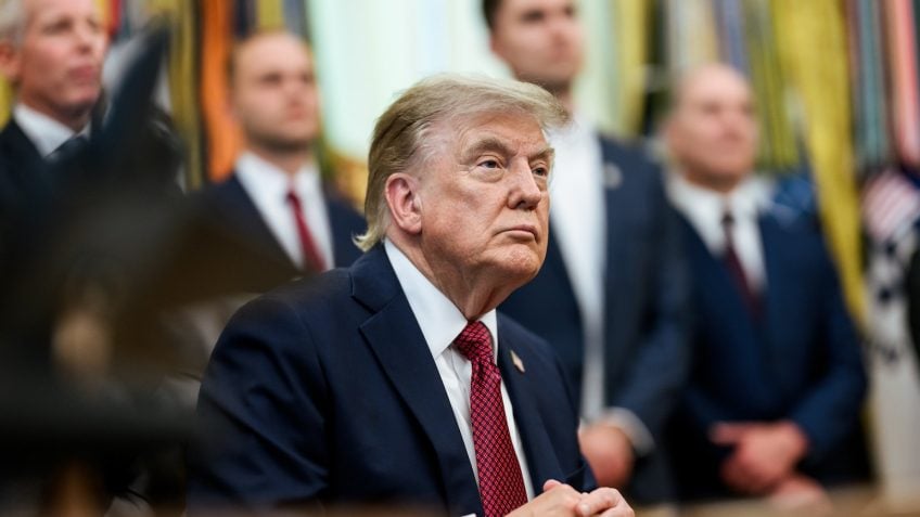 Trump garante 'quantidades enormes' de munições e nega escassez