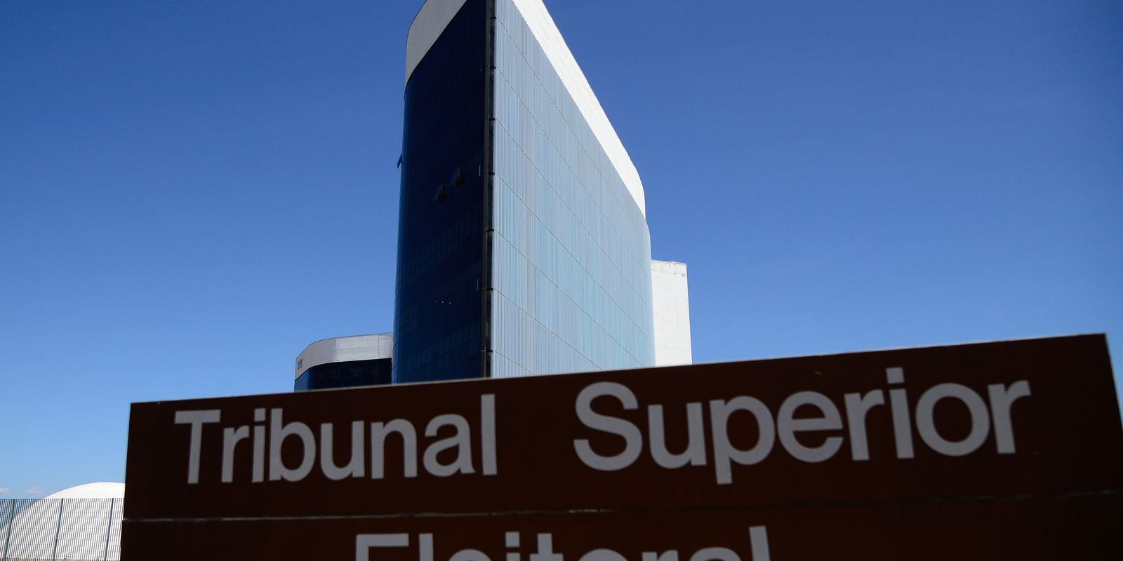 TSE suspende registros de filiações partidárias após incidentes no sistema