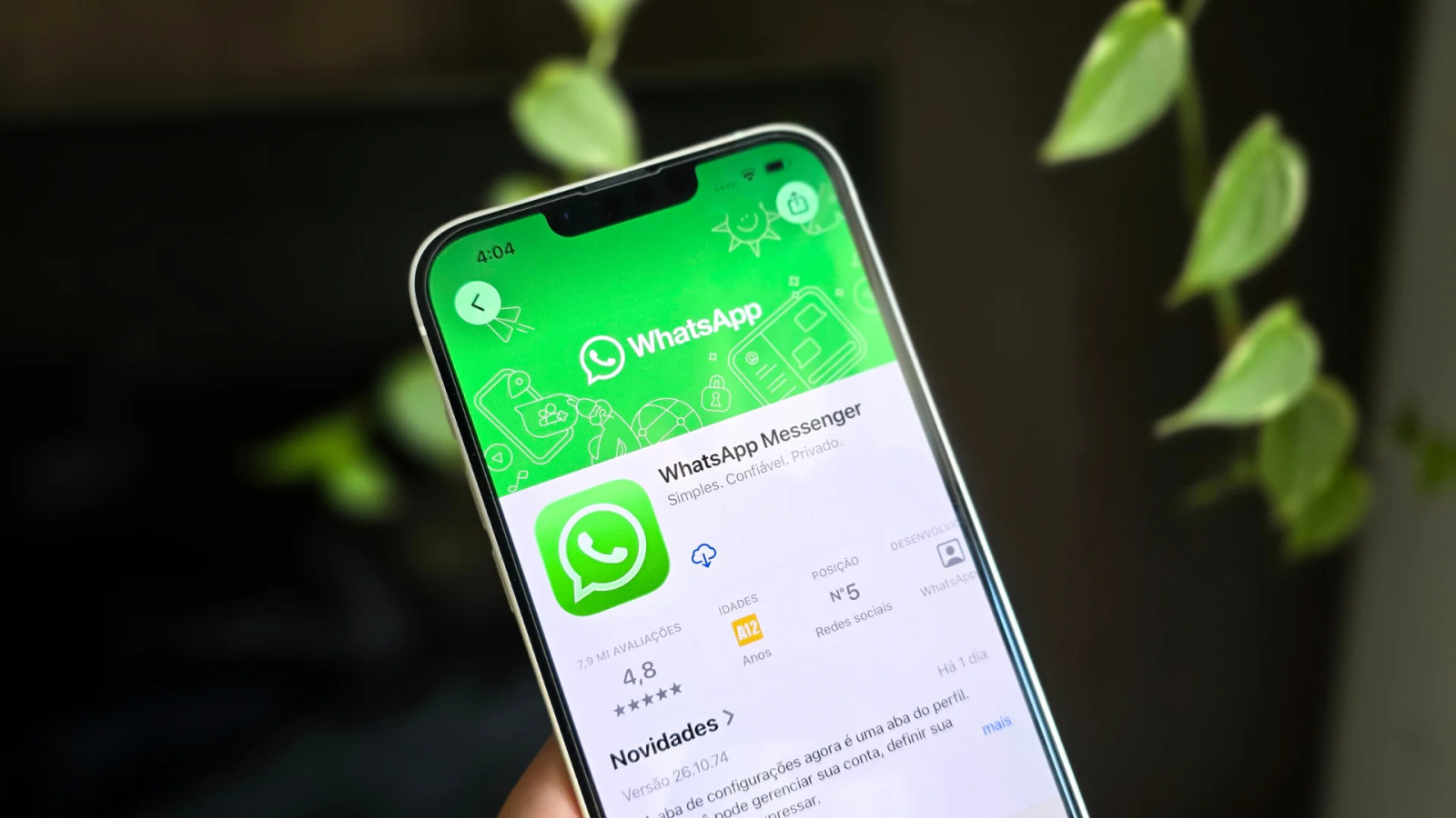 WhatsApp experimenta visual Liquid Glass no editor de desenhos e player iOS