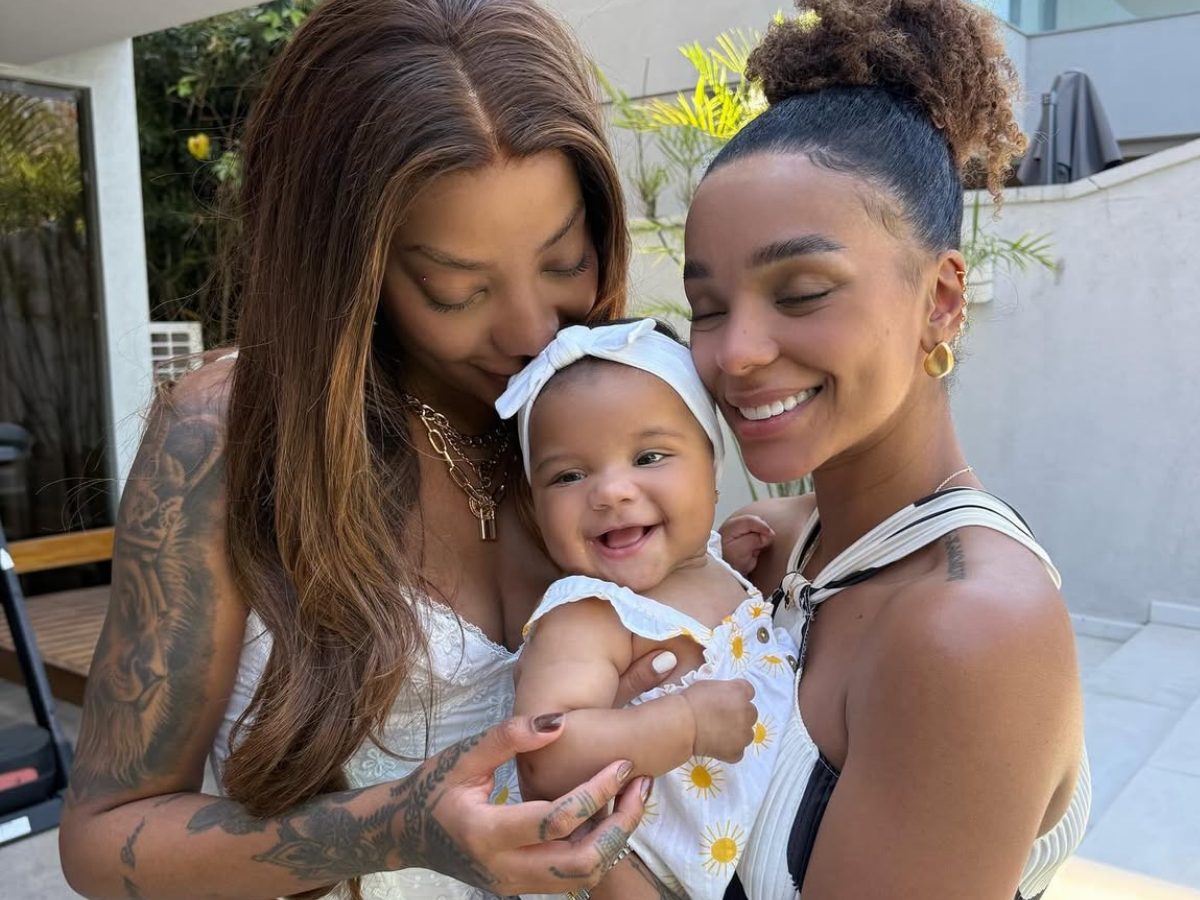Zuri, filha de Ludmilla, encanta ao dançar músicas de Xuxa