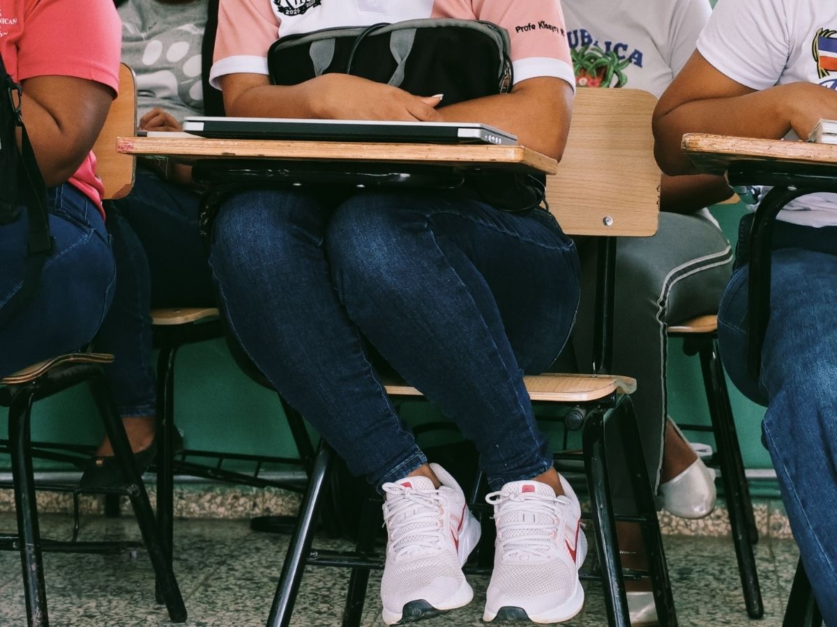 48% dos estudantes brasileiros recorrem a chatbots em atividades escolares