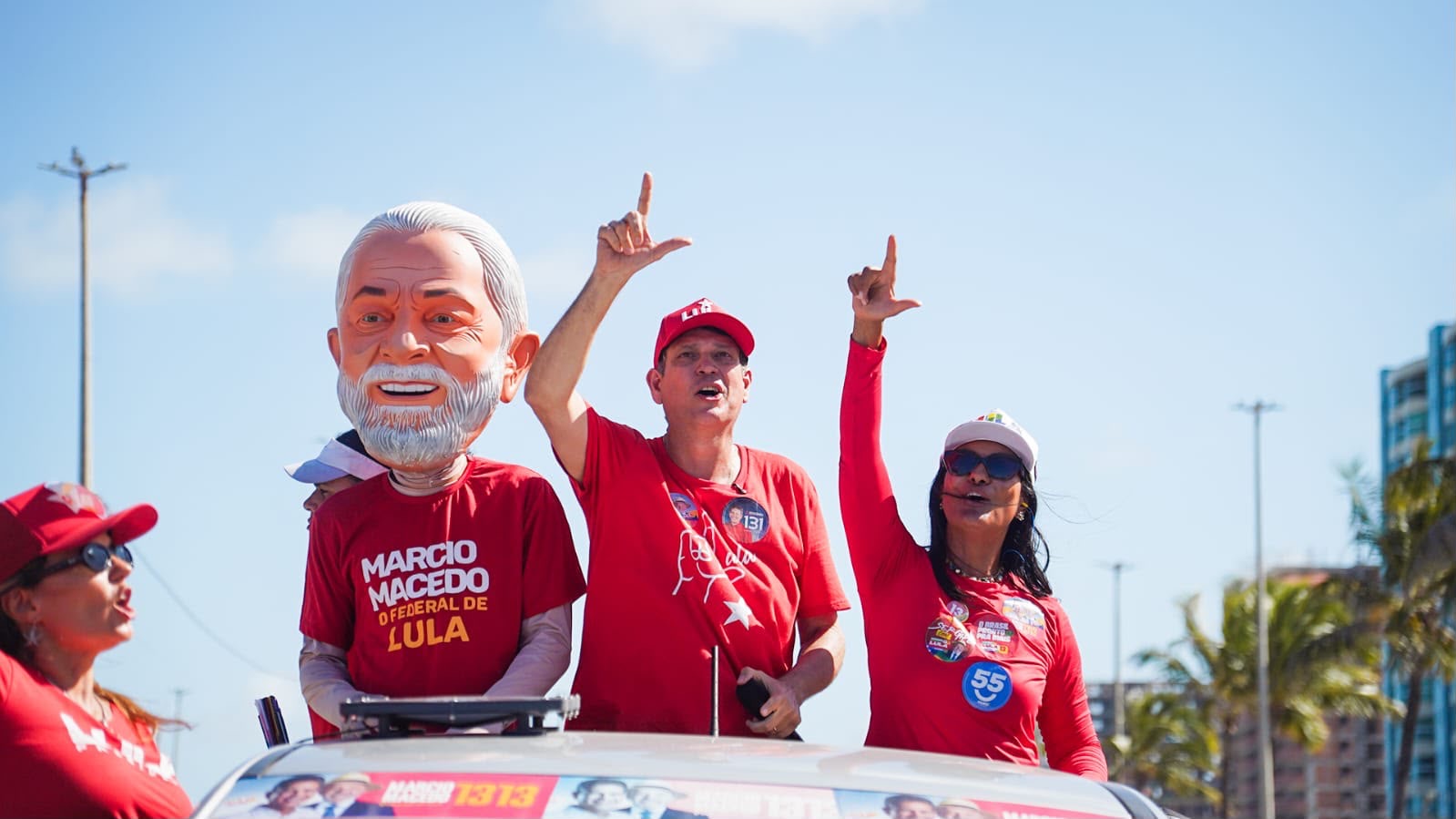 No Dia 13, Márcio Macêdo leva campanha às ruas de Aracaju em grande carreata ao lado de Eliane Aquino
