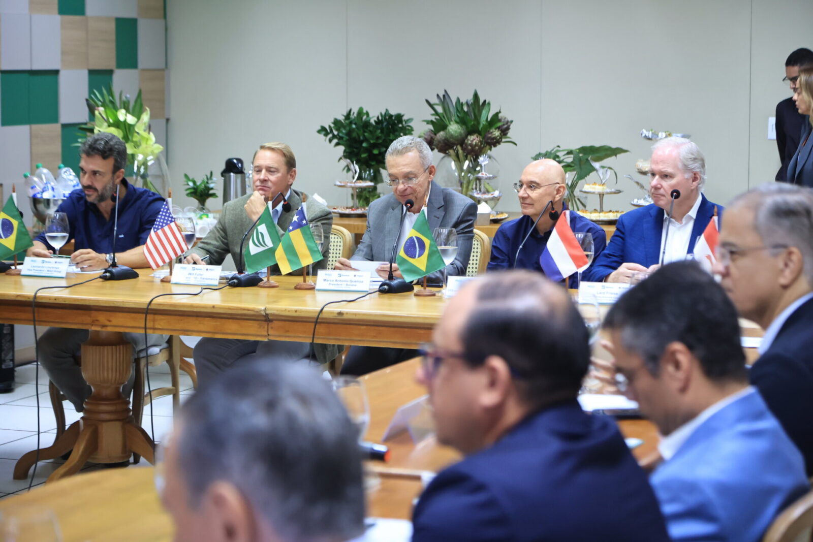 CEOs da gigante transnacional Aegon vieram a Sergipe para visitar o Banese