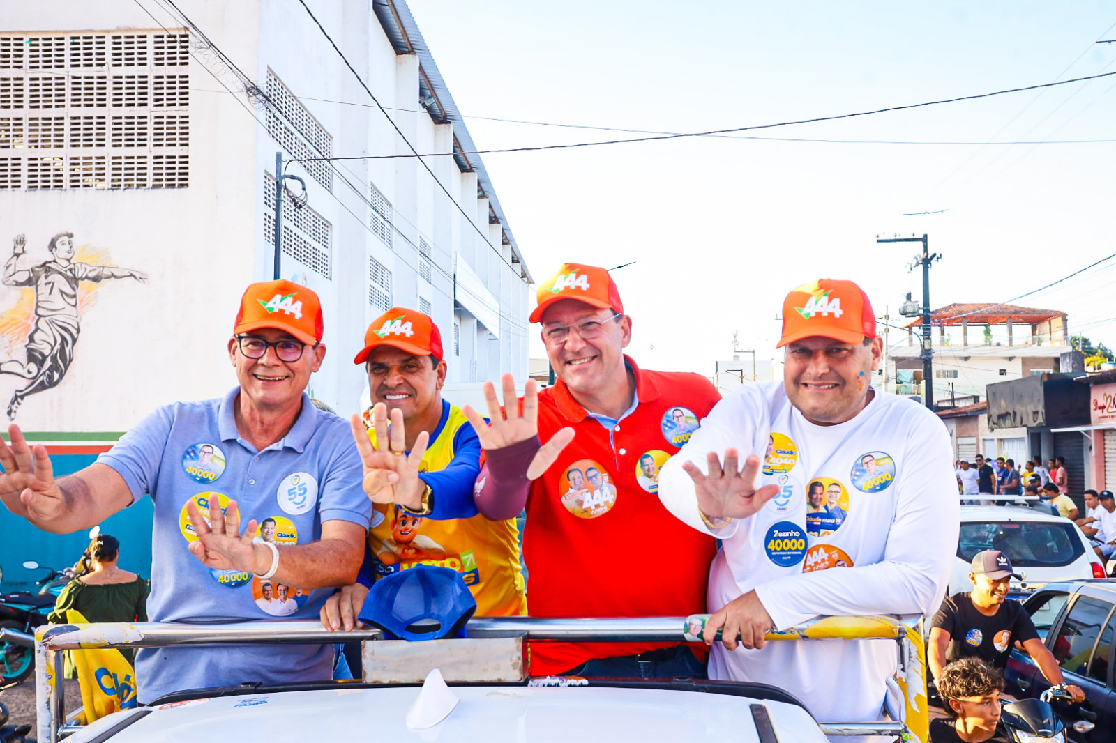 Cláudio Mitidieri reúne apoiadores em grande carreata pelas ruas de Salgado