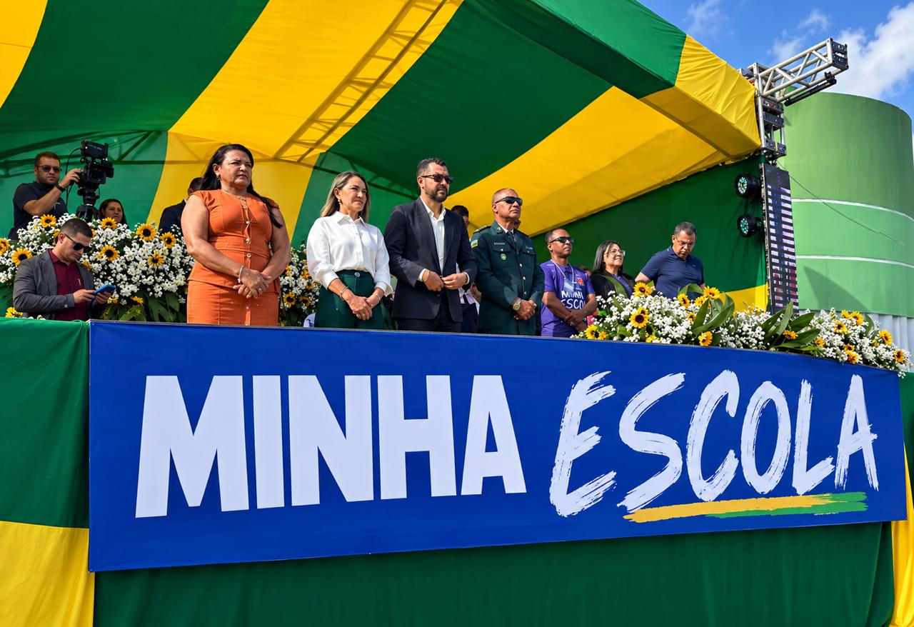 Desfile cívico reúne cerca de 2 mil alunos da rede municipal de Riachuelo