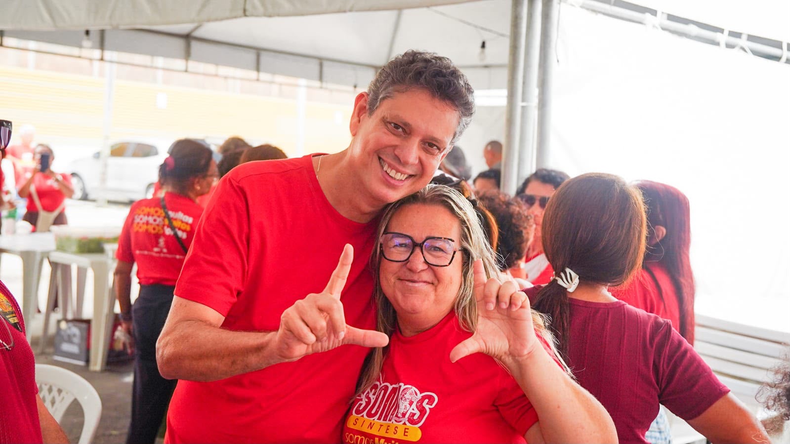 Márcio Macêdo visita professores da rede estadual e se coloca à disposição para contribuir com diálogo