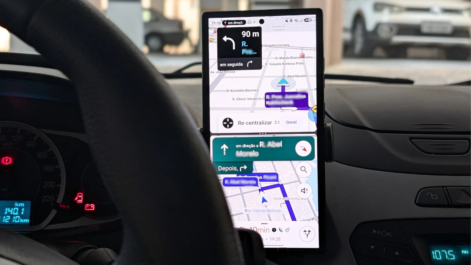Bug no Waze pelo Android Auto apaga ETA, distância e instruções