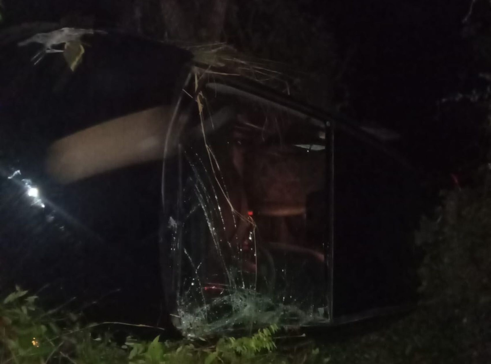 Capotamento na SE-065 fere quatro pessoas em São Cristóvão