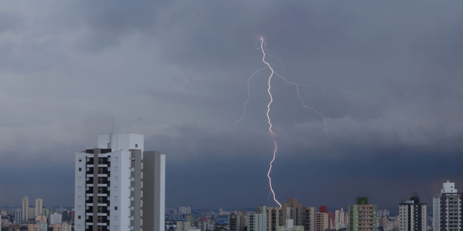 Chuvas persistentes colocam São Paulo em alerta por risco de deslizamento