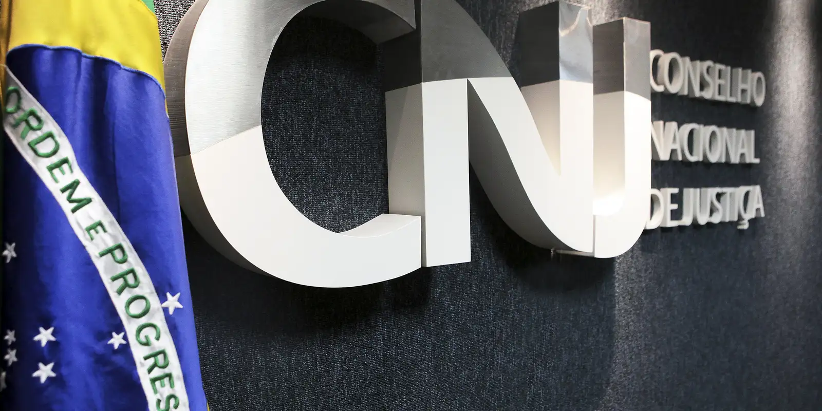 CNJ cumpre busca no gabinete do desembargador Newton Ramos em Brasília