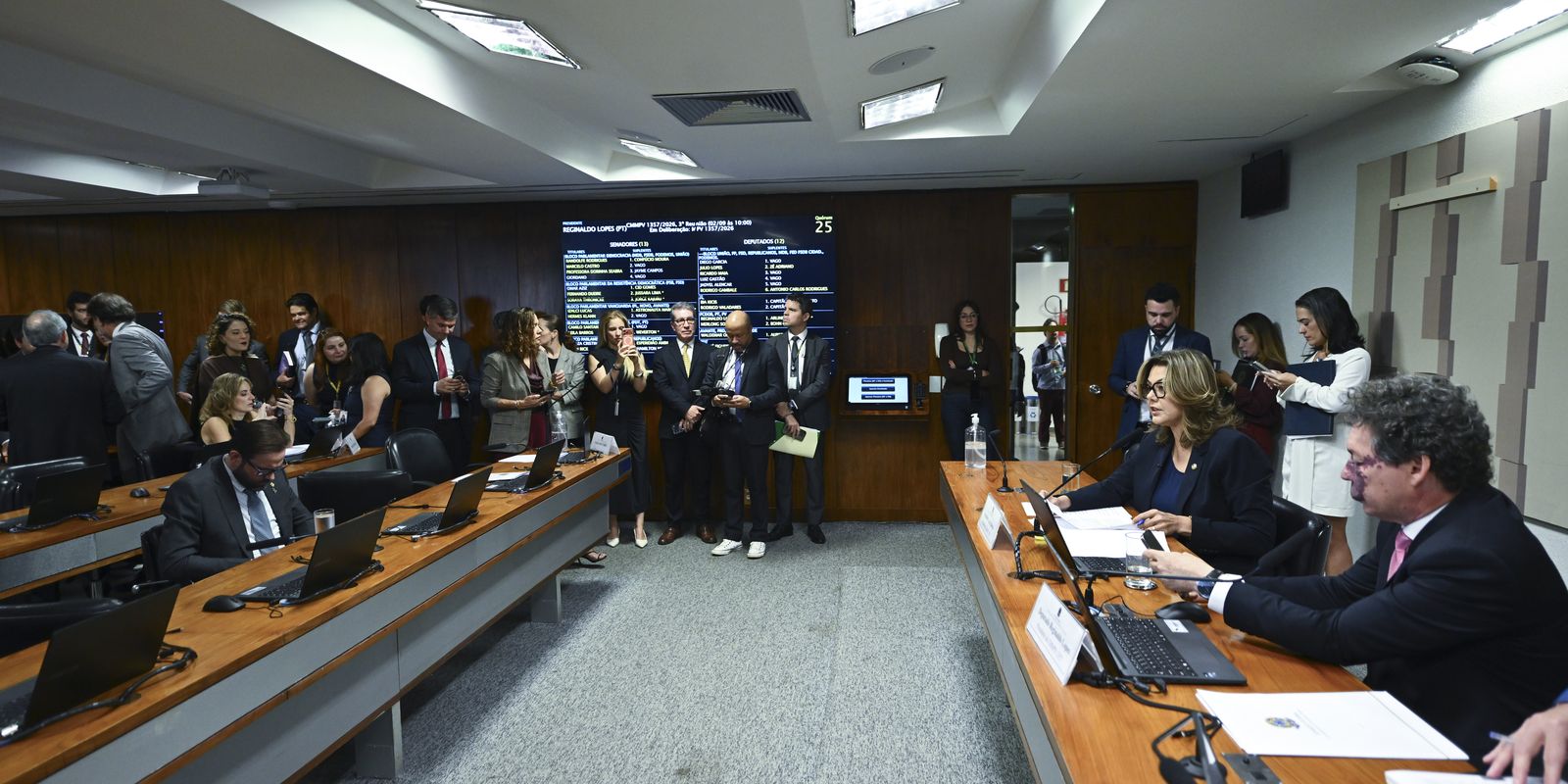 Comissão aprova MP que isenta compras internacionais até US$50