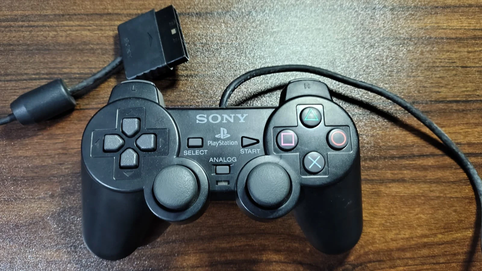 Controle com fio ou sem fio: descubra qual garante vantagem nos jogos