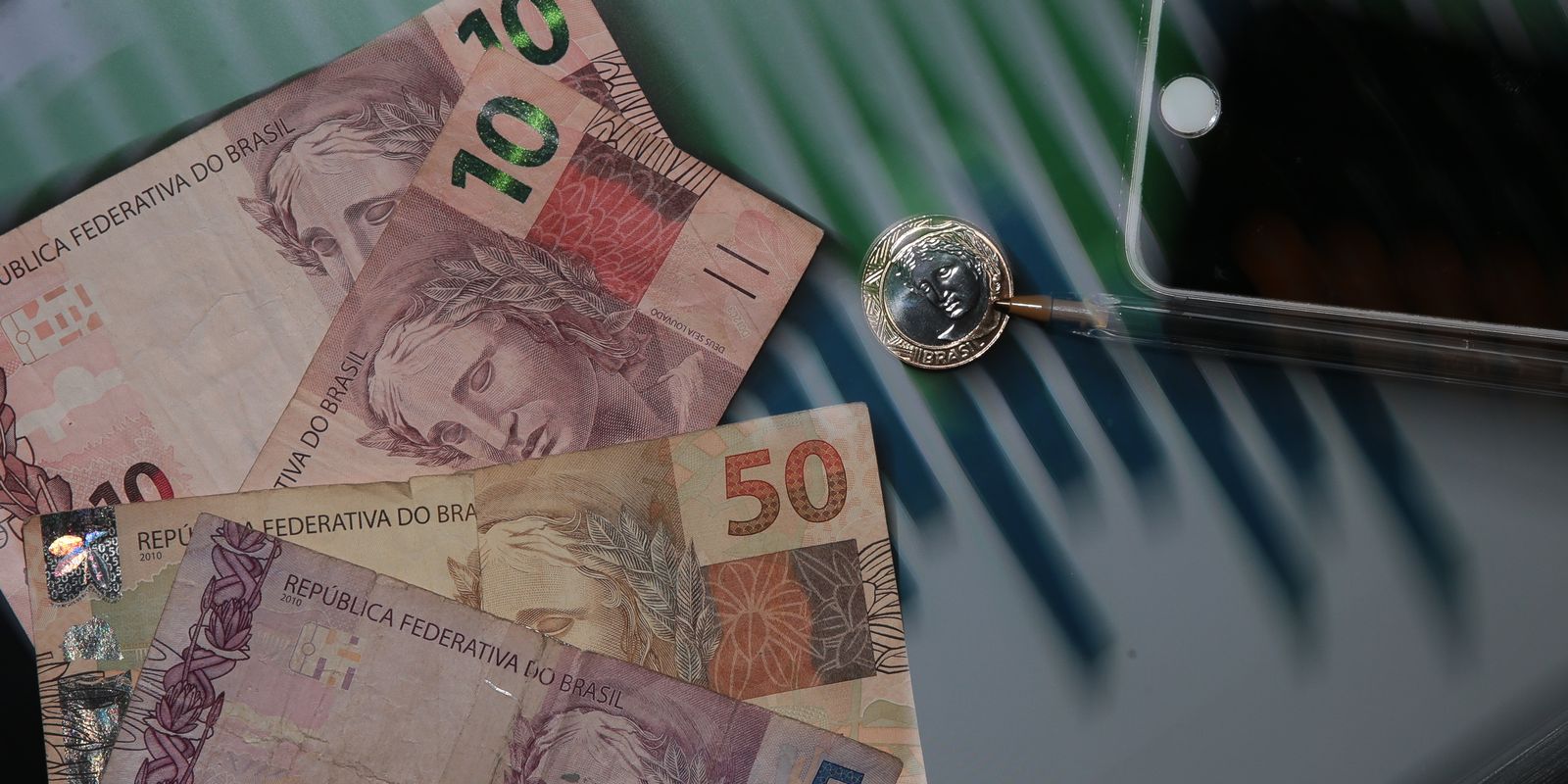 Copom corta Selic para 13,75% por desaquecimento e efeitos dos juros