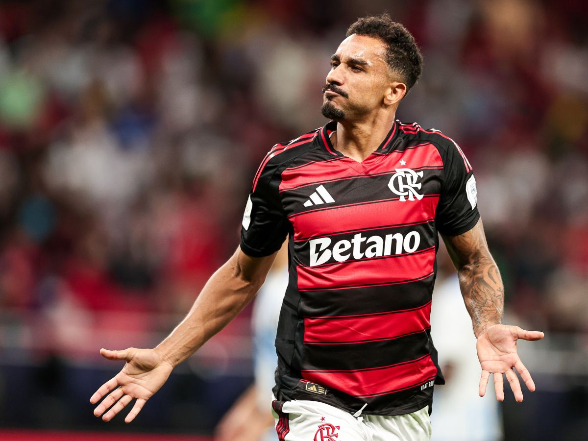 Danilo renova com o Flamengo até 2027 e adia convite de Ancelotti