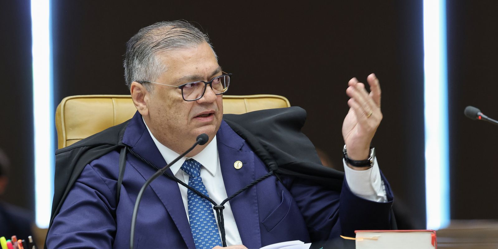 Dino manda PF investigar atuação da CVM em fundos do Banco Master