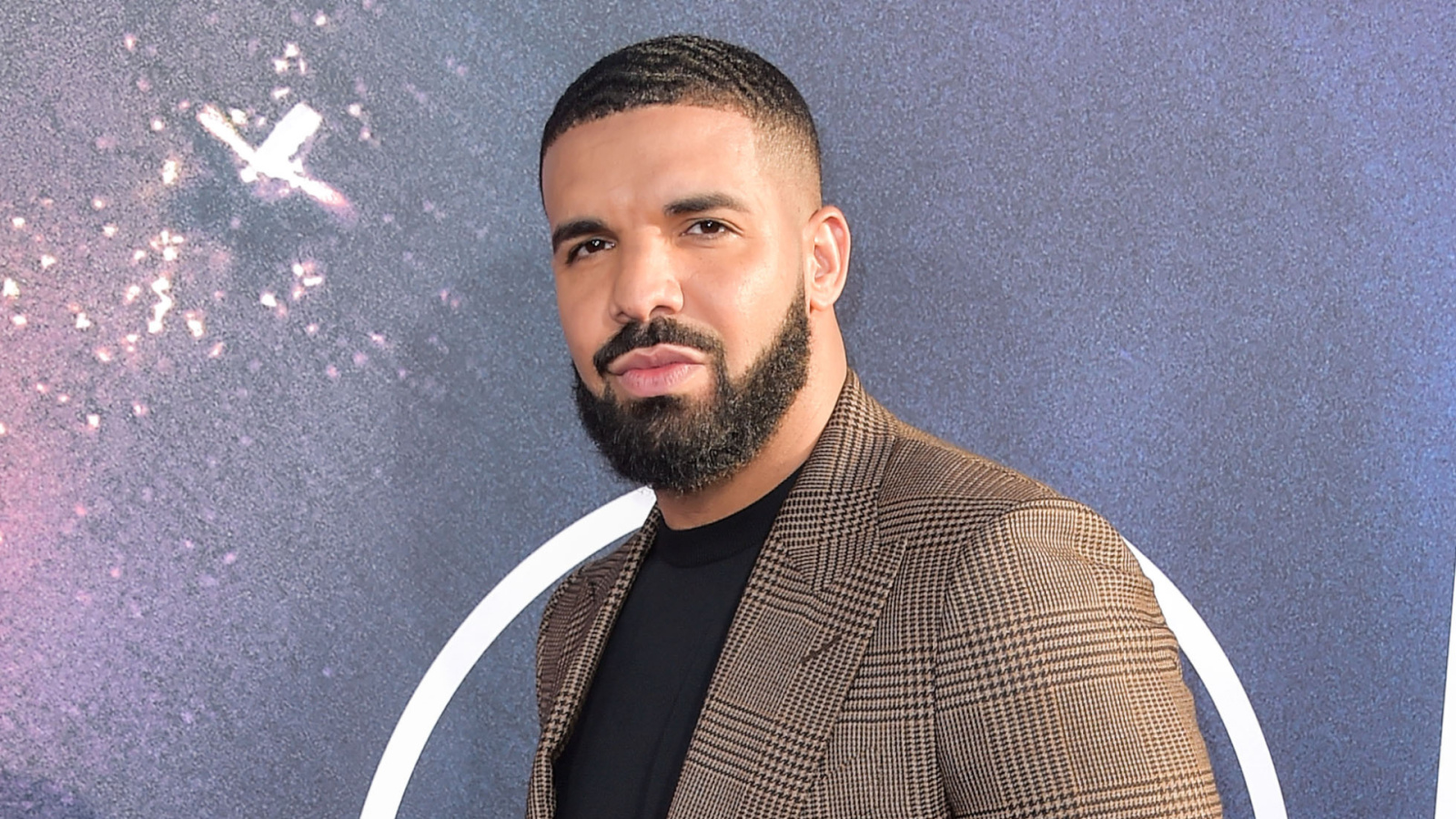 Drake lança ‘FOMO’ e revela participações, faixas e pistas de turnê 2027