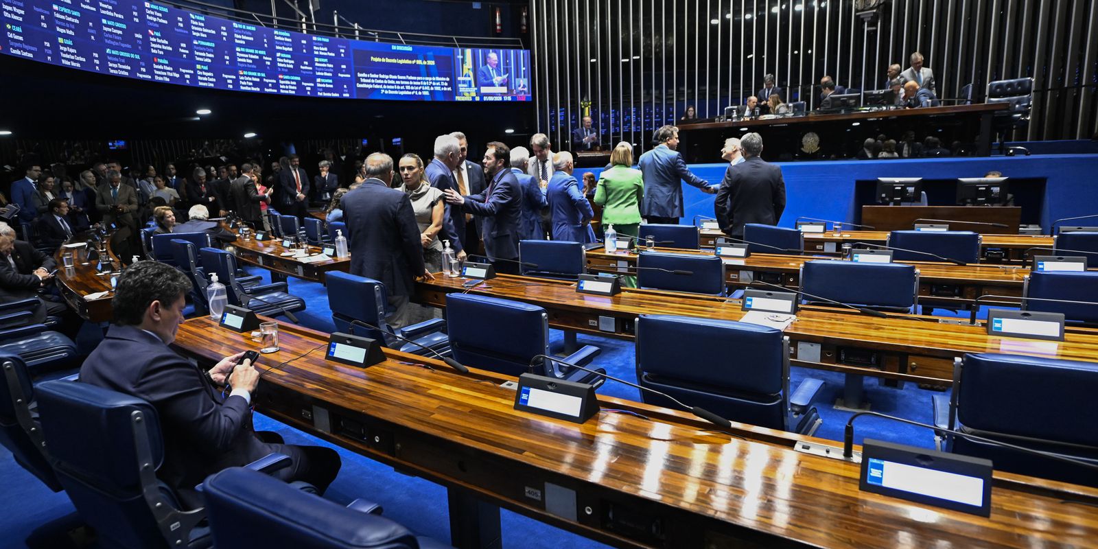 Entenda por que, nesta eleição, se elegem dois senadores