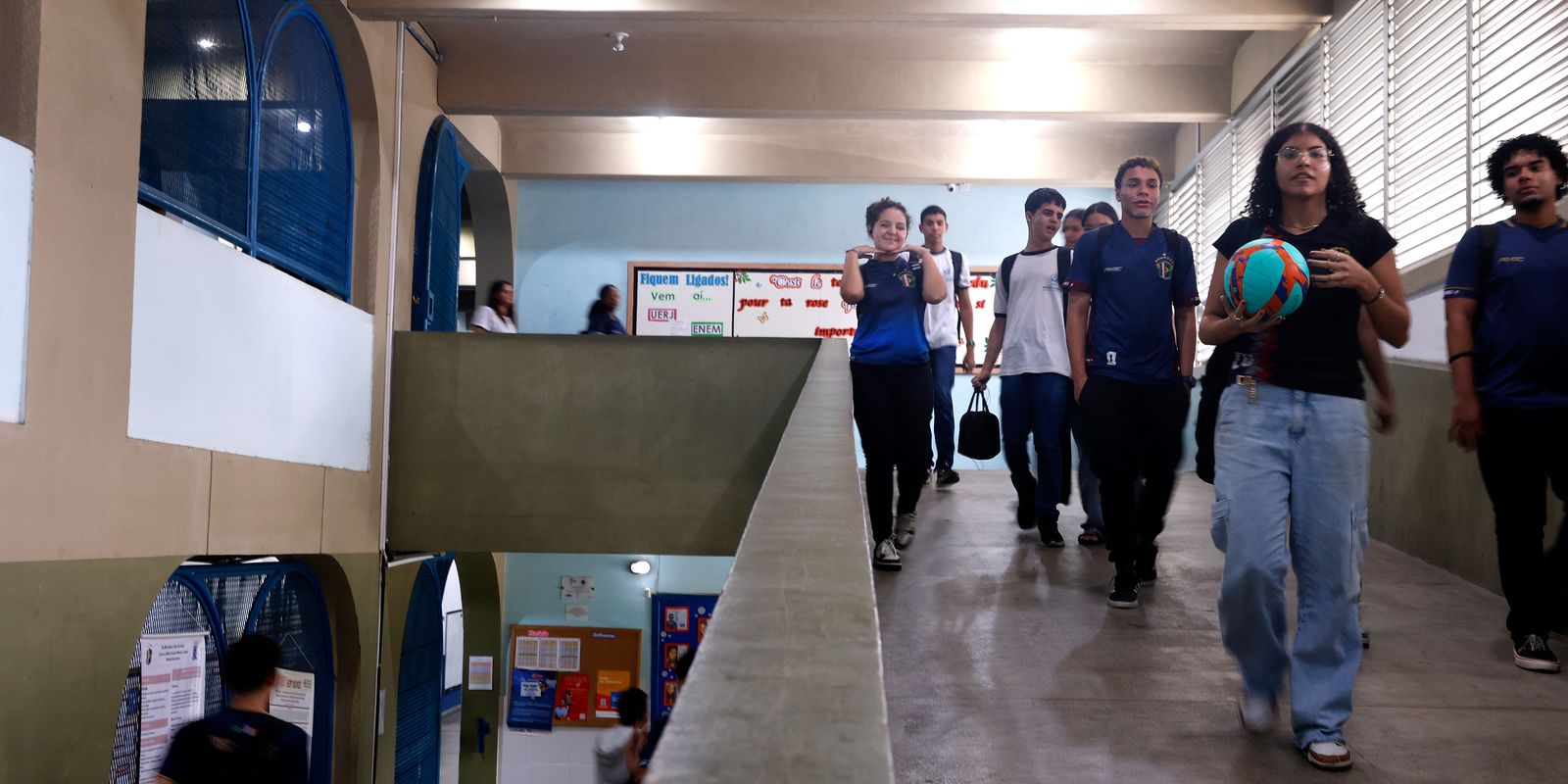 Estudantes recebem sexta parcela do Pé-de-Meia a partir de segunda
