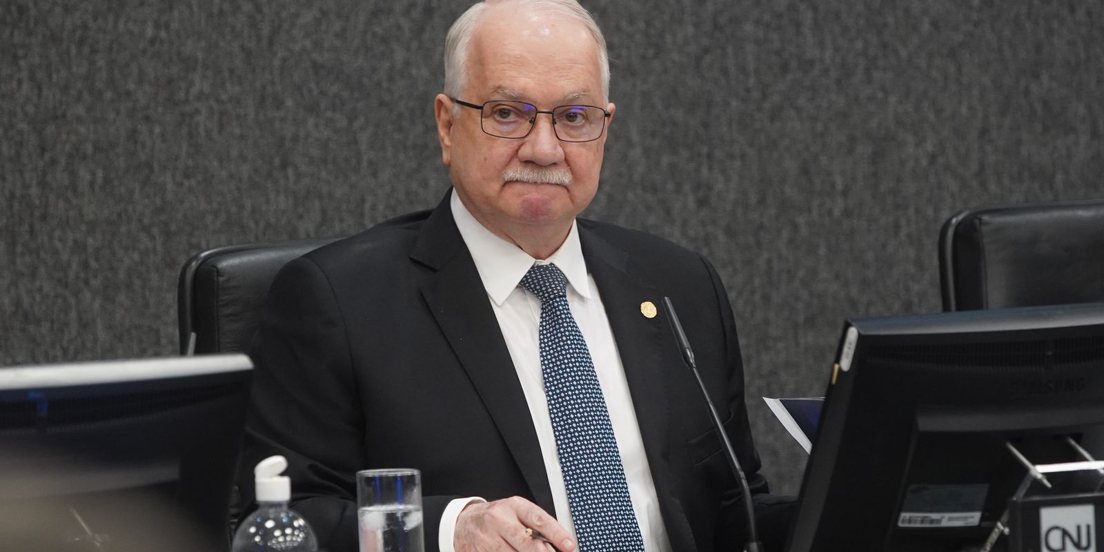 Fachin determina que PF entregue em 24h material do celular de Vorcaro