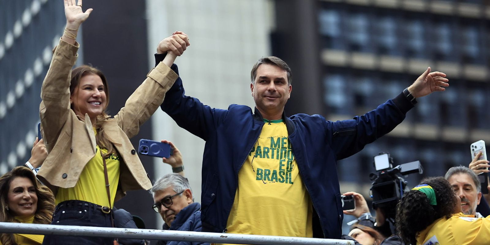 Flávio Bolsonaro lança plano para reduzir Estado e endurecer segurança