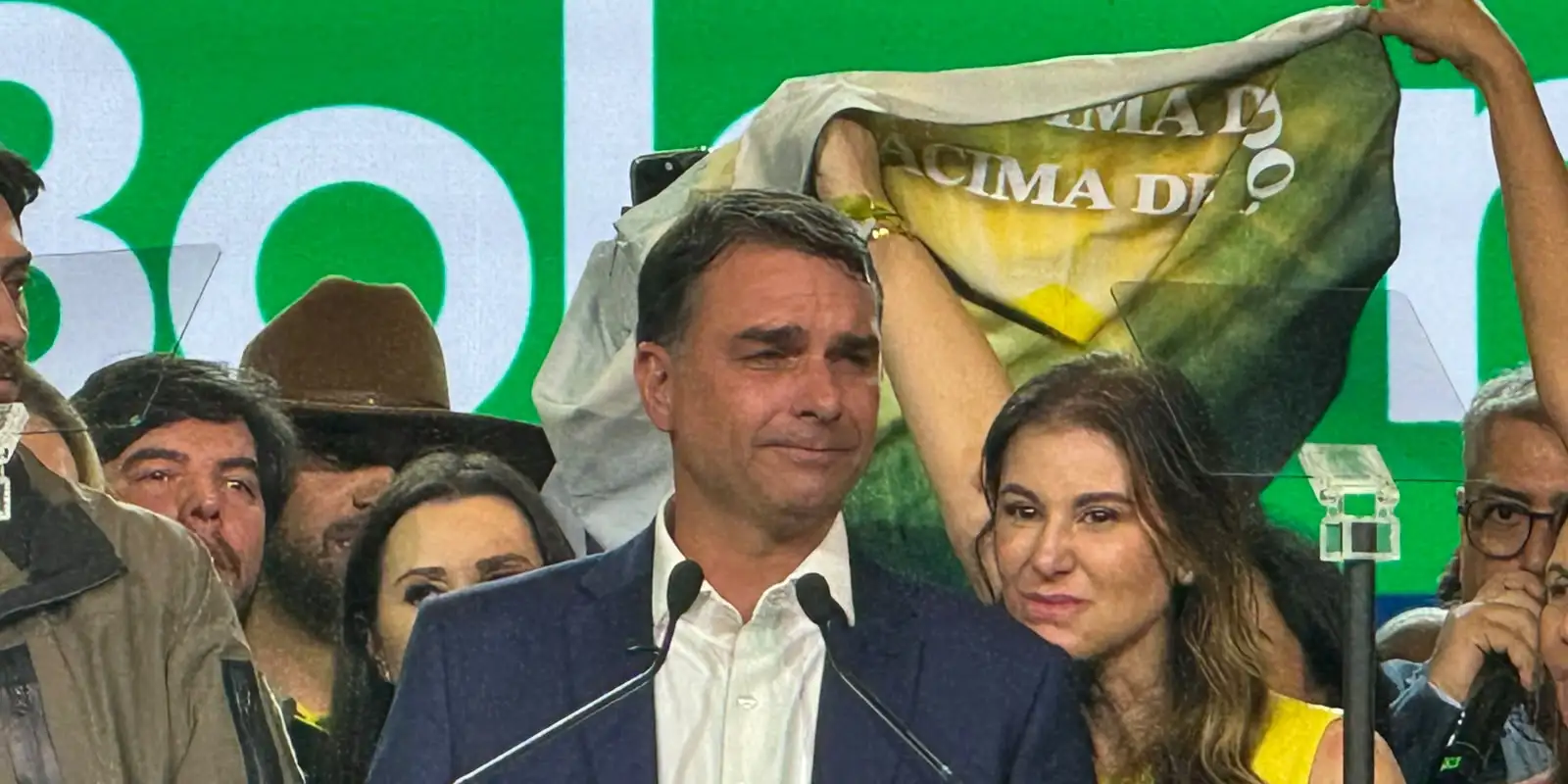 Flávio Bolsonaro voou em jatinho ligado a Daniel Vorcaro, revela reportagem
