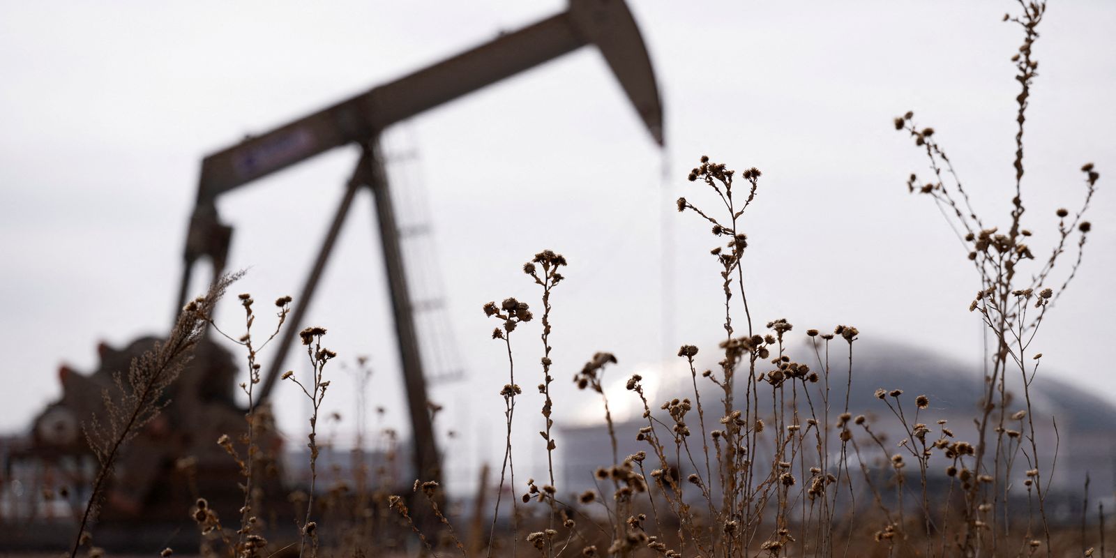 Gasolina nos EUA bate recorde e complica campanha republicana