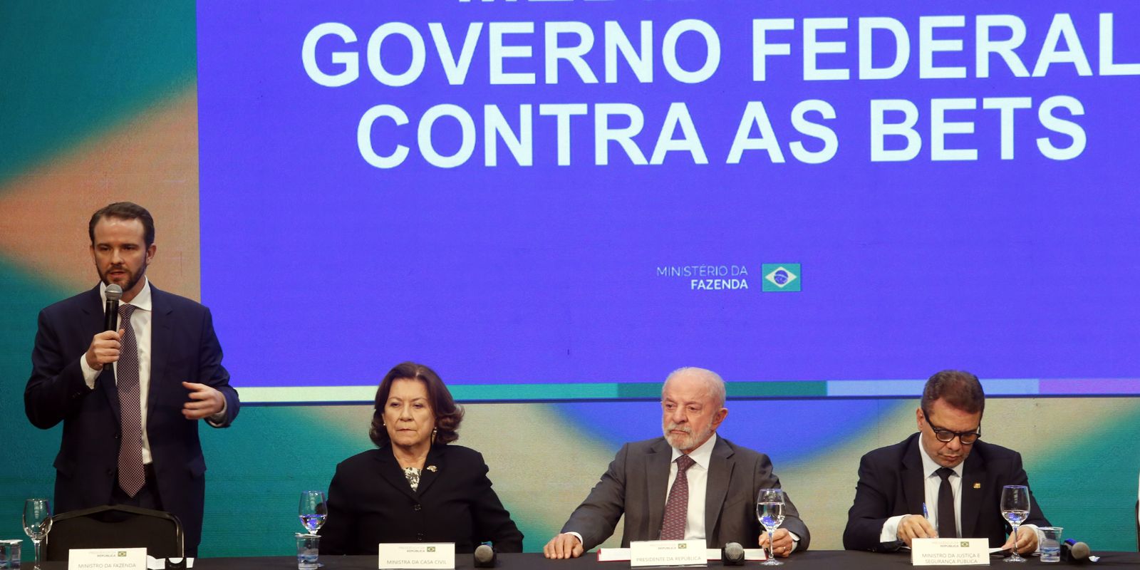 Governo proíbe apostas online e determina devolução de saldos