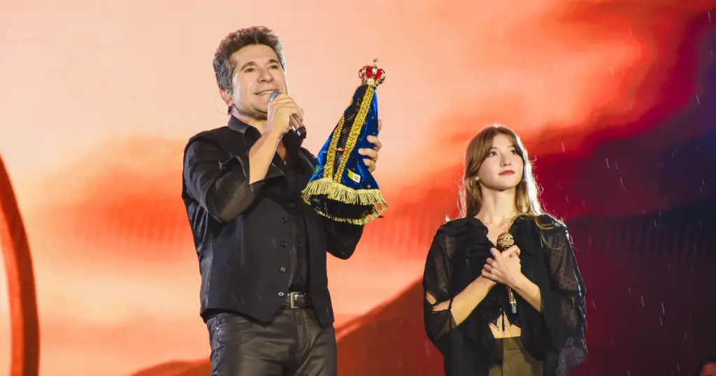 Gusttavo Lima sobe sobre o público em guindaste; Daniel retorna após 20 anos