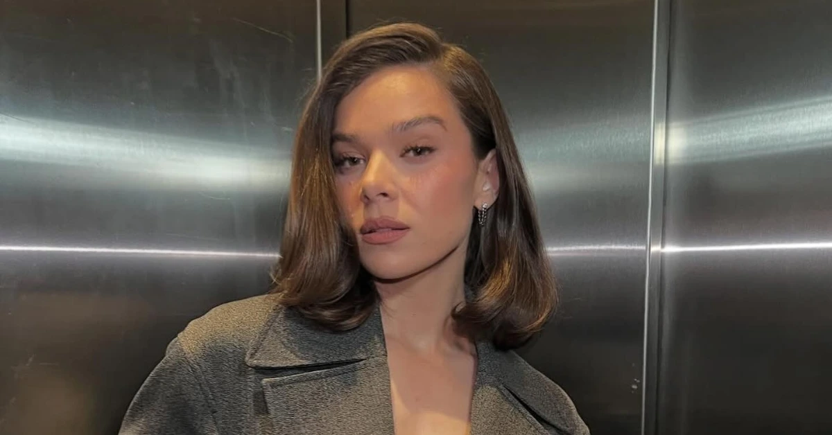 Hailee Steinfeld celebra recorde no Oscar e nascimento da filha