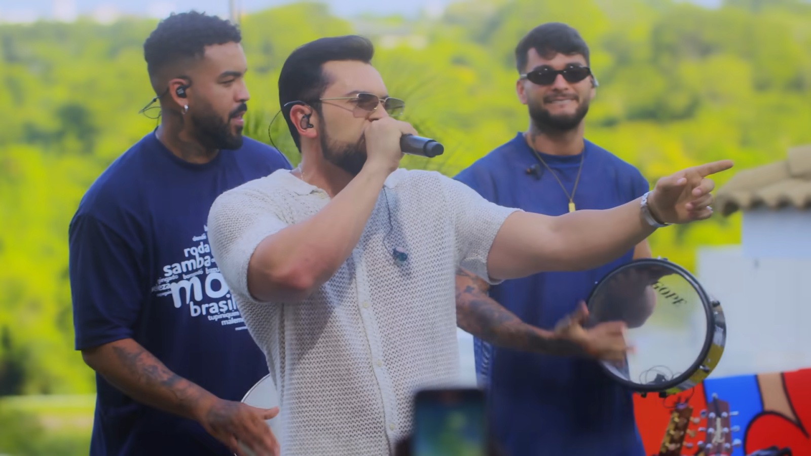 Henrique Casttro revela oração como ritual antes de subir ao palco