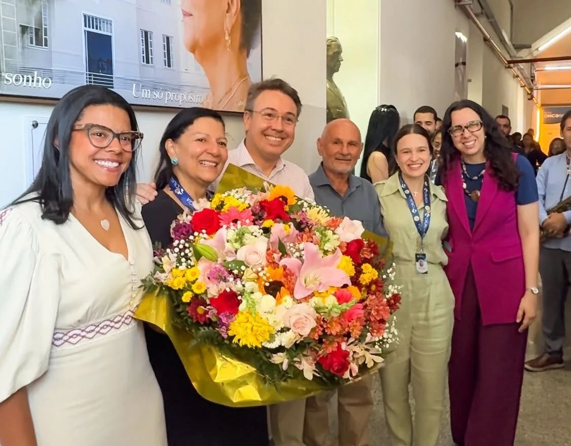 Reconhecimento Histórico: Hospital de Cirurgia homenageia Márcia Guimarães por liderança na reconstrução da instituição centenária