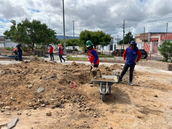 Prefeitura de Itabaiana inicia revitalização da Praça Manoel de Oliveira Santos no bairro Oviêdo Teixeira