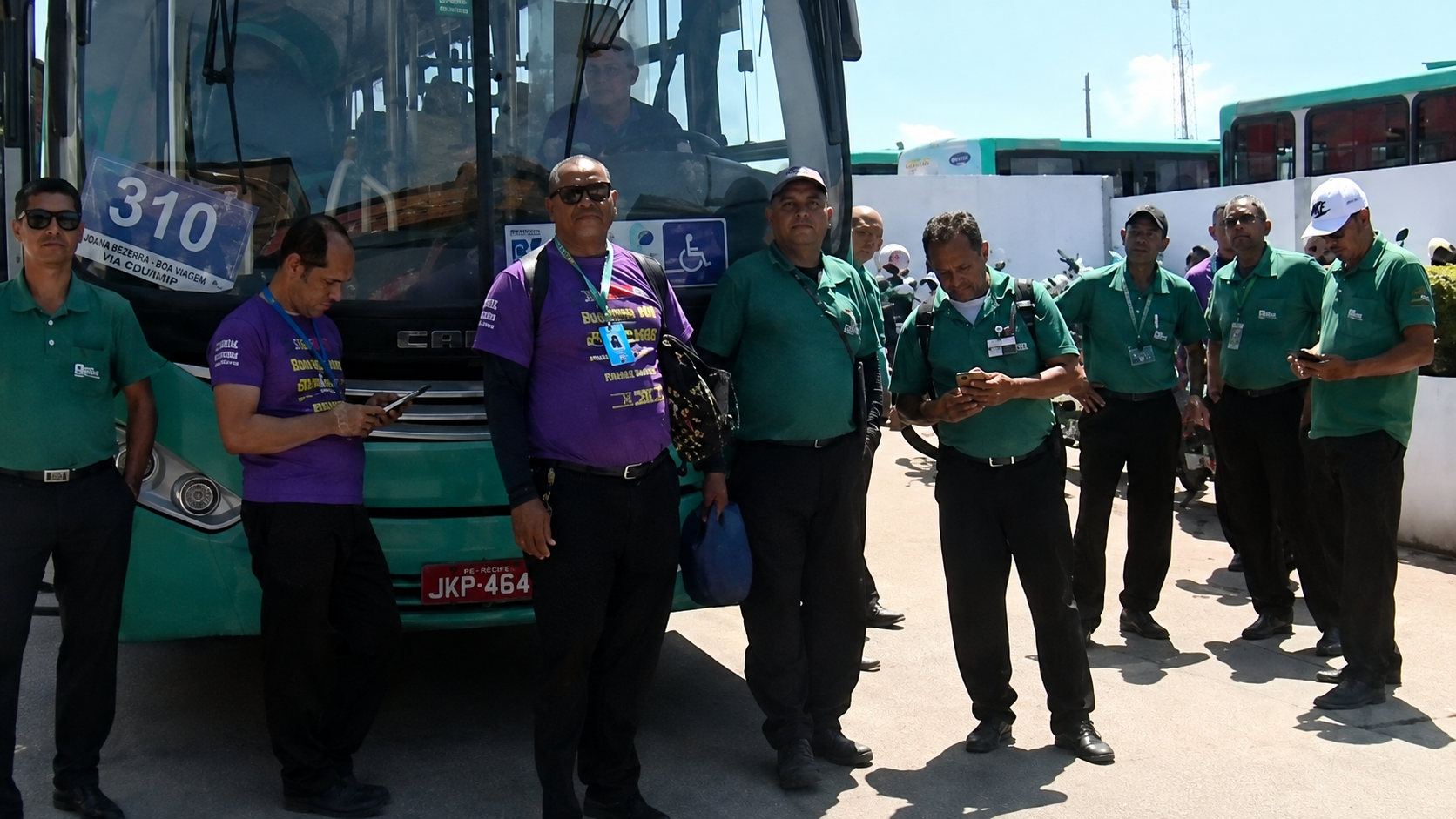 Ônibus da VRS são impedidos de sair de garagem em Aracaju após decisão judicial