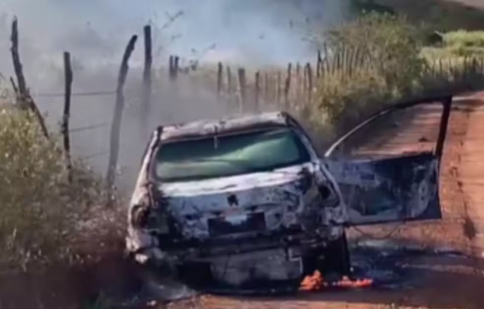 Motorista inventa assalto e incendeia próprio carro para receber seguro em Ribeirópolis