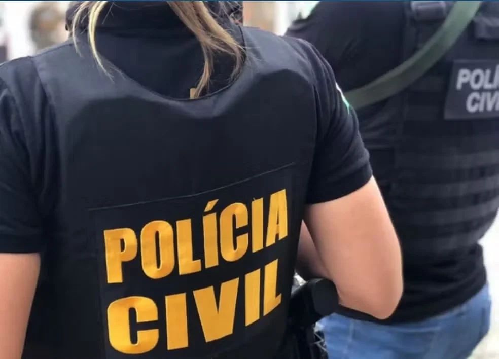 Homem é preso após descumprir medida protetiva e ser encontrado com a mãe em Poço Redondo