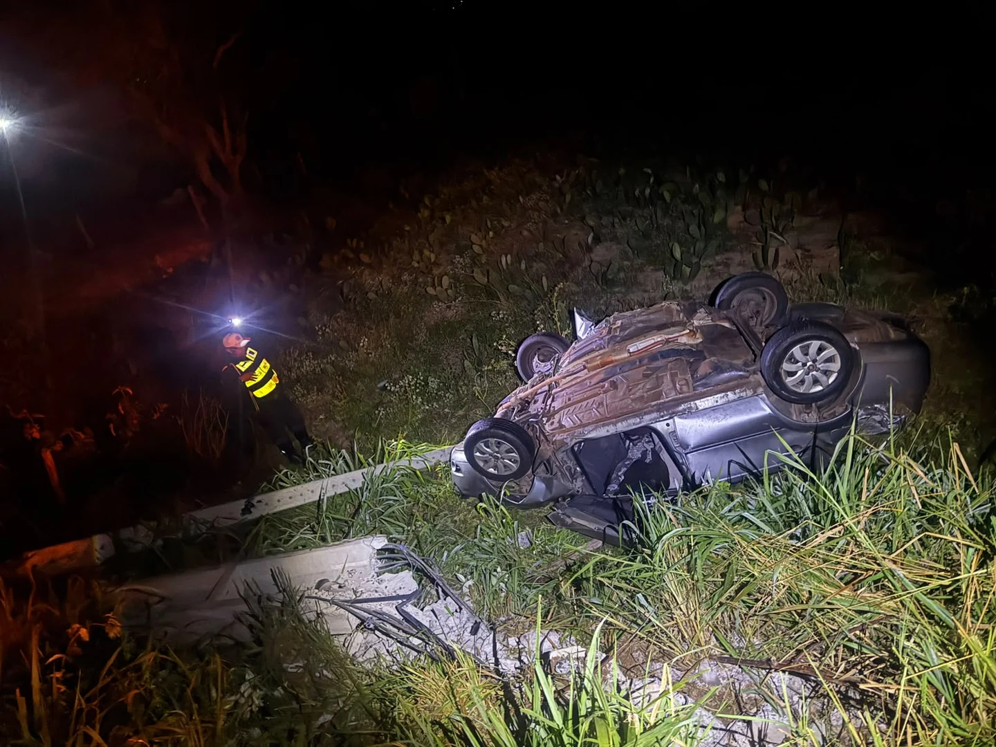 Motorista morre após carro atingir poste e capotar em Graccho Cardoso