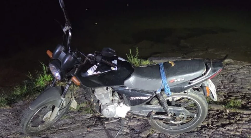 Motocicleta furtada é recuperada durante travessia de balsa em Santana do São Francisco