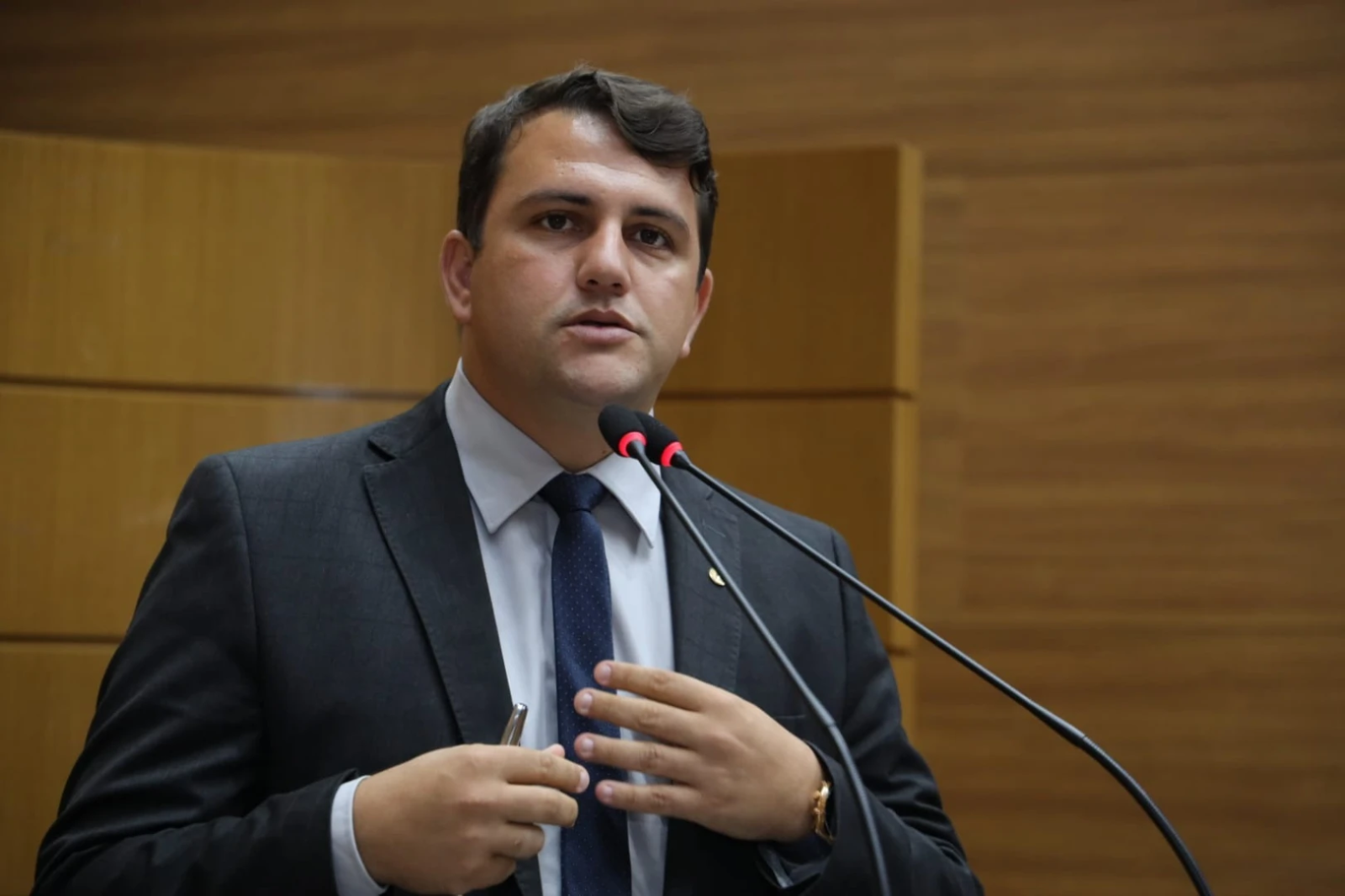 Rebatendo acusações: Marcos Oliveira nega ter seguranças e rebate declarações de Zominho sobre atrito na ‘Onda Azul’