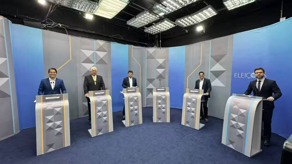 Cadeira vazia, falta de água e greve na Educação marcam debate ao Governo de Sergipe